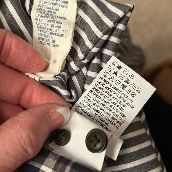 Lot of 2 AMERICANš¦
EAGLE Button Down SHIRTS Mens Largeš¦
1 Plaid & 1 Gray Striped - Picture 7 of 11